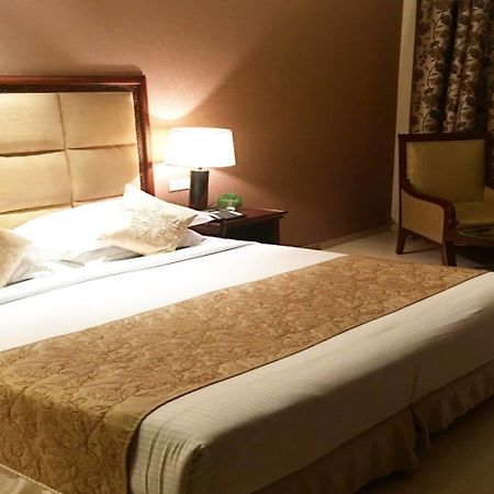 Godwin Hotel Meerut Bagian luar foto